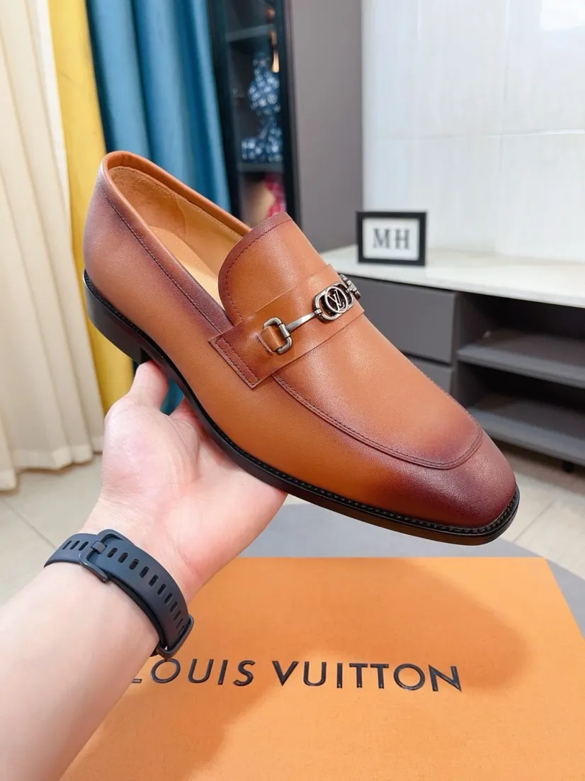 Men's men's shoes 💰500🌸🌸 [Louis Vuitton (LV)] High-end business formal leather shoes 🍀 luxurious and elegant style, both practicality and style, professional focus on details and quality, counter original 1⃣️: 1⃣️ ultra-accurate reproduction 👍🏻! Material: The upper is made of imported original calfskin➕imported Italian cowhide leather. Original anti-slip and wear-resistant outsole! Code number: 38--44 (45 customized)